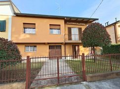 Casa Bi/Trifamiliare in Residenziale