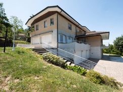 Casa Bi/Trifamiliare in Residenziale