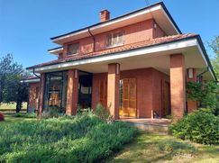 Casa Bi/Trifamiliare in Residenziale
