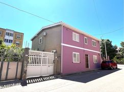 Casa Bi/Trifamiliare in Residenziale