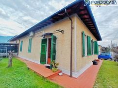 Casa Bi/Trifamiliare in Residenziale