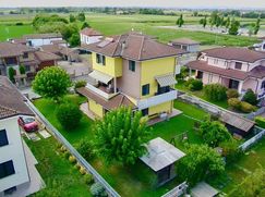 Casa Bi/Trifamiliare in Residenziale