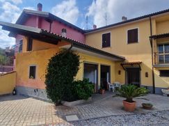 Casa Bi/Trifamiliare in Residenziale