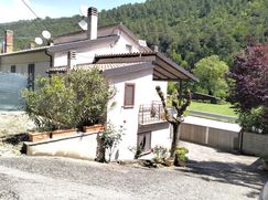Casa Bi/Trifamiliare in Residenziale