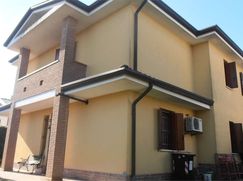 Casa Bi/Trifamiliare in Residenziale