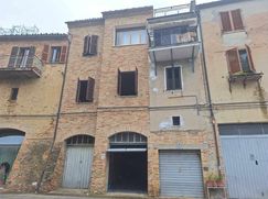 Casa Bi/Trifamiliare in Residenziale