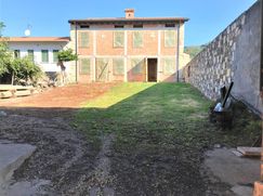 Casa Bi/Trifamiliare in Residenziale