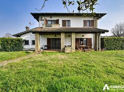 Casa Bi/Trifamiliare in Residenziale