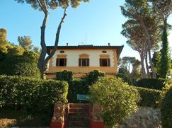 Casa Bi/Trifamiliare in Residenziale