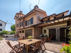 Casa Bi/Trifamiliare in Residenziale