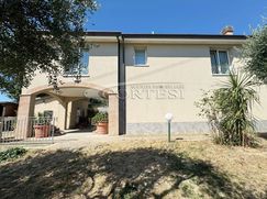Casa Bi/Trifamiliare in Residenziale