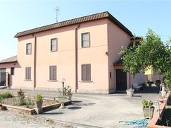 Casa Bi/Trifamiliare in Residenziale