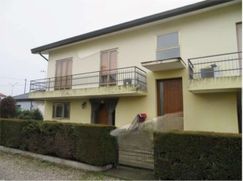 Casa Bi/Trifamiliare in Residenziale