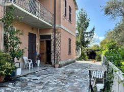 Casa Bi/Trifamiliare in Residenziale
