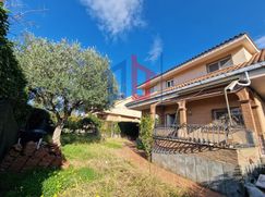 Casa Bi/Trifamiliare in Residenziale