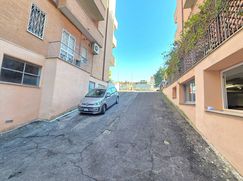 Attività/Licenza (con o senza mura) in Commerciale