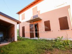 Casa Bi/Trifamiliare in Residenziale