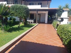 Casa Bi/Trifamiliare in Residenziale