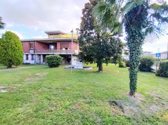 Casa Bi/Trifamiliare in Residenziale