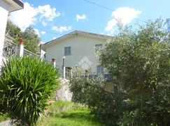 Casa Bi/Trifamiliare in Residenziale