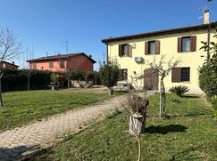 Casa Bi/Trifamiliare in Residenziale