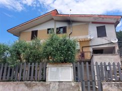Casa Bi/Trifamiliare in Residenziale