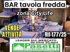 Attività/Licenza (con o senza mura) in Commerciale