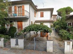 Casa Bi/Trifamiliare in Residenziale
