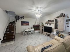 Casa Bi/Trifamiliare in Residenziale