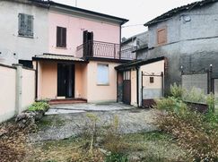 Casa Bi/Trifamiliare in Residenziale