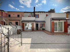 Casa Bi/Trifamiliare in Residenziale