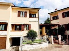 Casa Bi/Trifamiliare in Residenziale