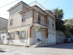 Casa Bi/Trifamiliare in Residenziale