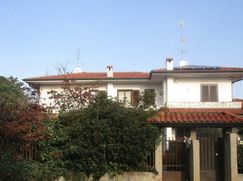 Casa Bi/Trifamiliare in Residenziale