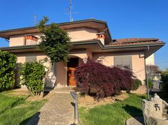 Casa Bi/Trifamiliare in Residenziale