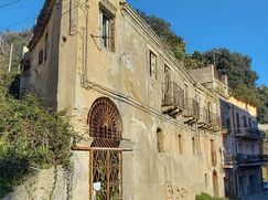 Casa Bi/Trifamiliare in Residenziale