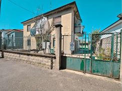 Casa Bi/Trifamiliare in Residenziale