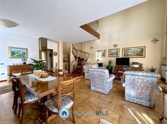 Casa Bi/Trifamiliare in Residenziale
