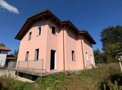 Casa Bi/Trifamiliare in Residenziale