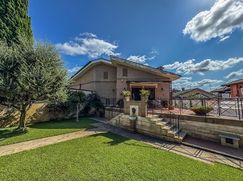Casa Bi/Trifamiliare in Residenziale