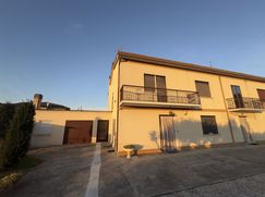 Casa Bi/Trifamiliare in Residenziale