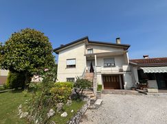 Casa Bi/Trifamiliare in Residenziale