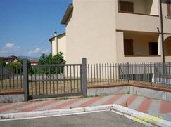 Casa Bi/Trifamiliare in Residenziale
