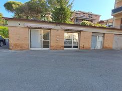 Negozio/Locale commerciale in Commerciale