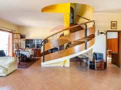 Casa Bi/Trifamiliare in Residenziale