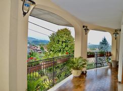 Casa Bi/Trifamiliare in Residenziale