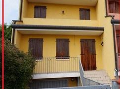 Casa Bi/Trifamiliare in Residenziale