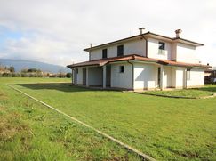 Casa Bi/Trifamiliare in Residenziale