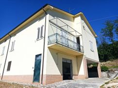 Casa Bi/Trifamiliare in Residenziale