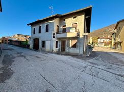 Casa Bi/Trifamiliare in Residenziale